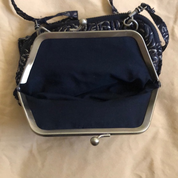 Black gold rose print purse clasp shoulder clutch - Picture 2 of 6